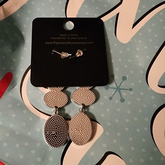 New tiers of tranquility earrings - Picture 2 of 3